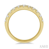 1/2 Ctw 11 Stone Round Cut Diamond Wedding Band in 14K Yellow Gold