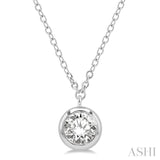 1/2 Ctw Round Cut Diamond Pendant With Chain in 14K White Gold