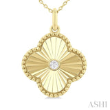 1/20 Ctw Clover Fluted Medallion Round Cut Diamond Pirouette Pendant With Chain in 10K Yellow Gold